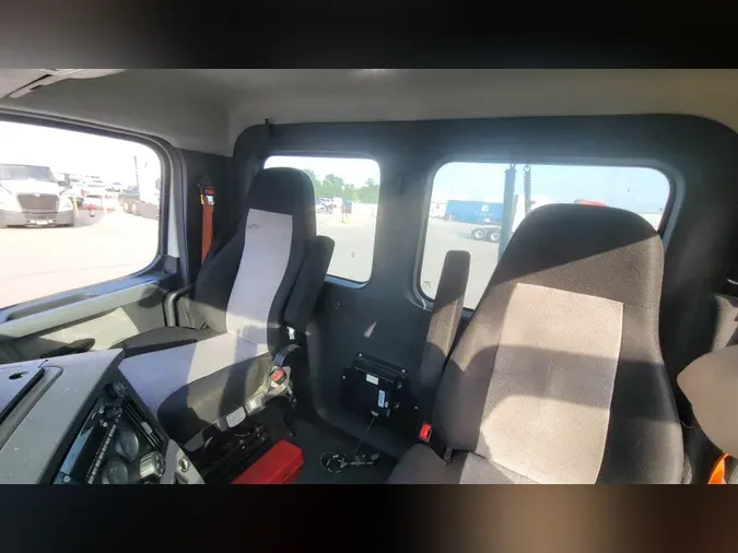 2019 Freightliner Cascadia 126