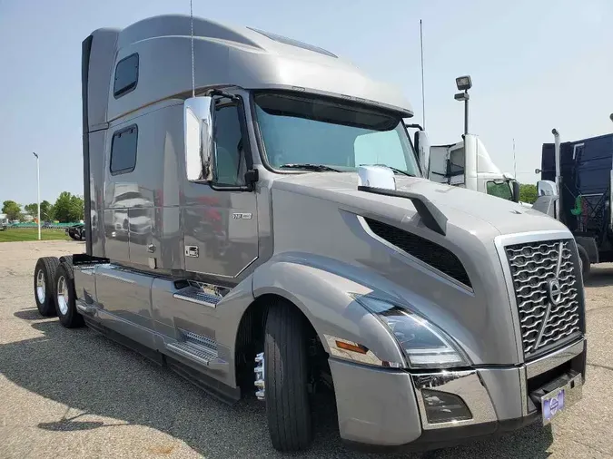 2023 VOLVO VNL64T860