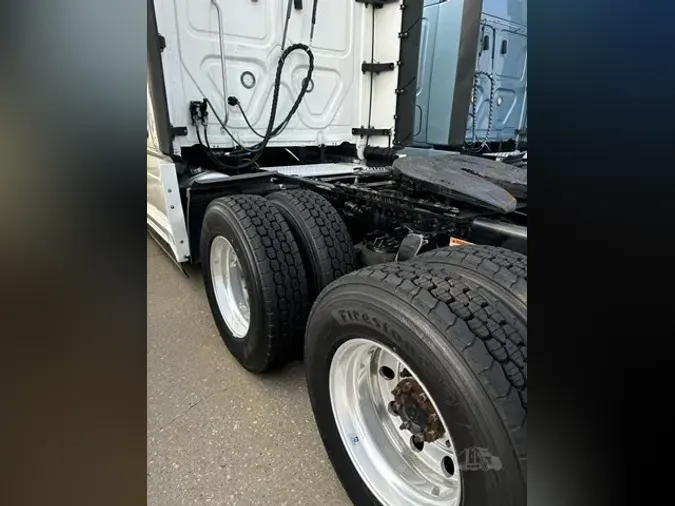 2020 FREIGHTLINER CASCADIA 126