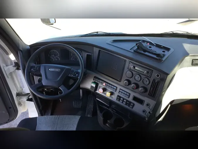 2021 Freightliner Cascadia 126756bedb2cc3b9293f16345797bfca777