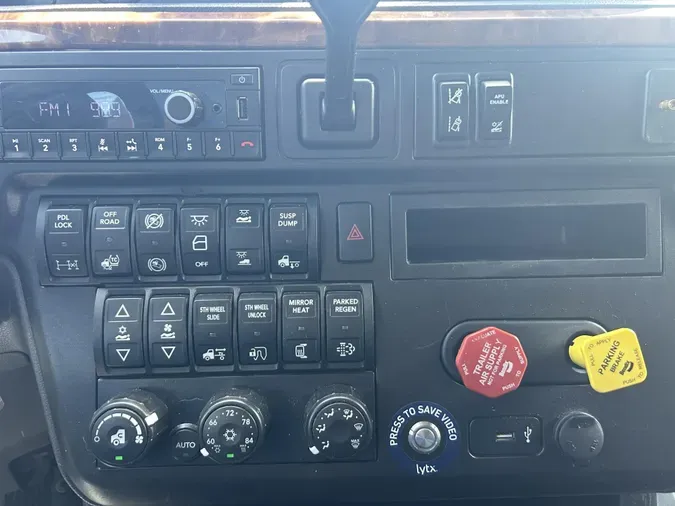 2022 International LT625