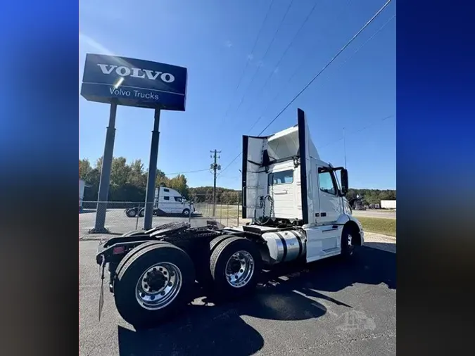 2026 VOLVO VNR64T300