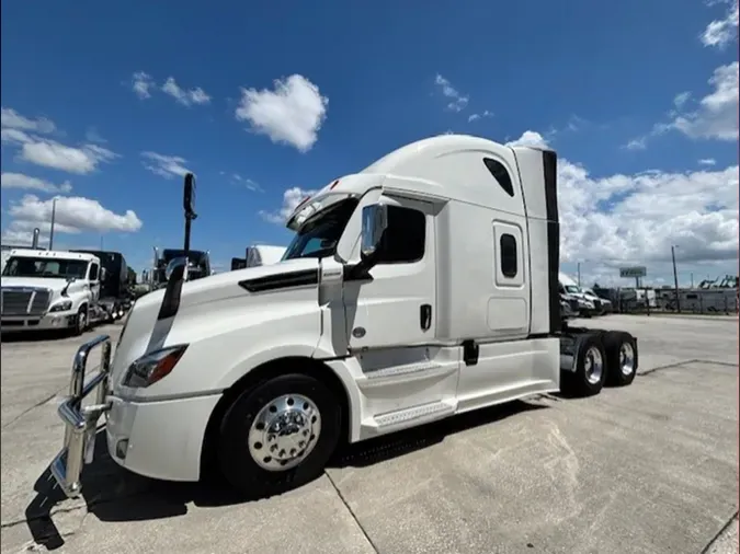 2023 Freightliner Cascadia 126