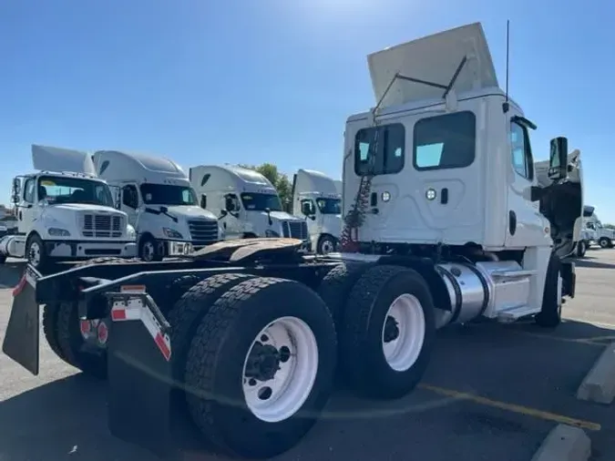 2019 FREIGHTLINER/MERCEDES CASCADIA 125