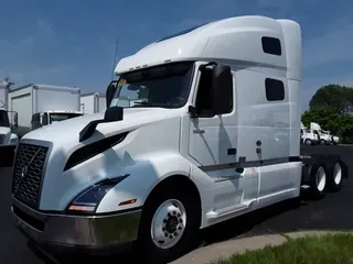 2021 VOLVO VNL64T-760