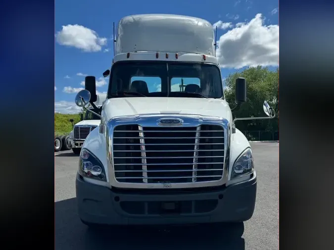 2019 FREIGHTLINER/MERCEDES CASCADIA 125