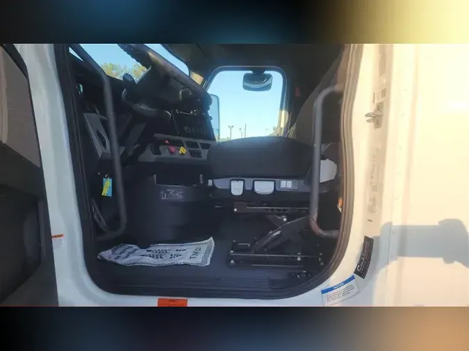 2021 FREIGHTLINER CA126