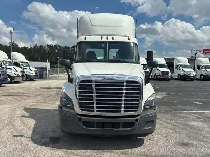 2020 FREIGHTLINER/MERCEDES CASCADIA 125