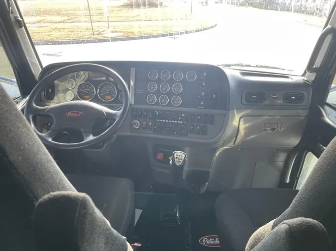 2022 Peterbilt 389