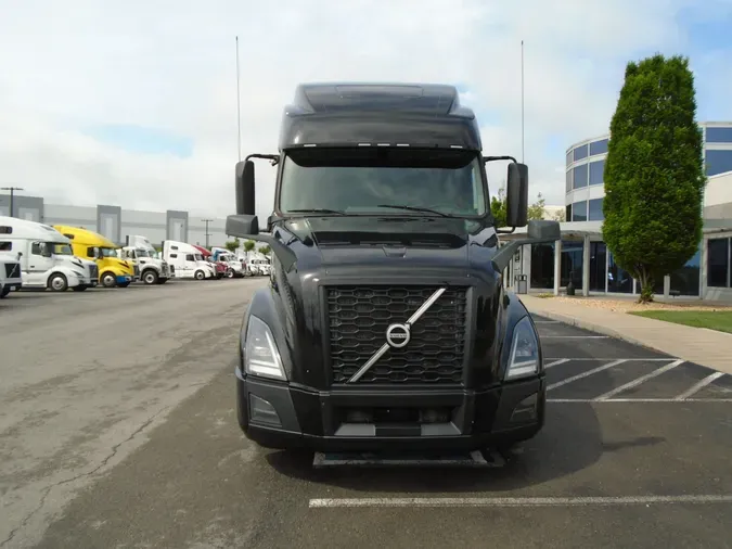 2023 VOLVO VNL64T860