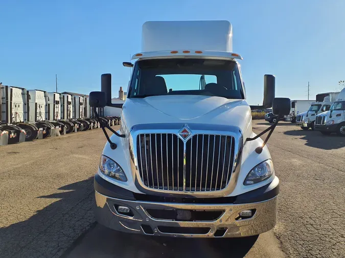 2019 NAVISTAR INTERNATIONAL RH613 DAYCAB S/A