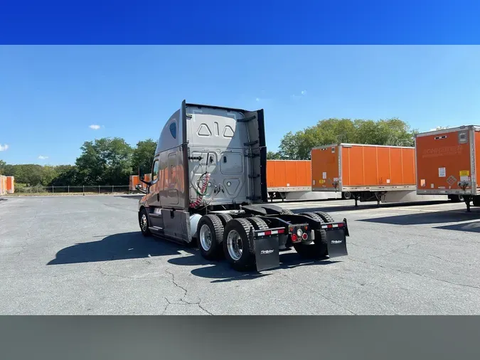 2020 Freightliner Cascadia 126