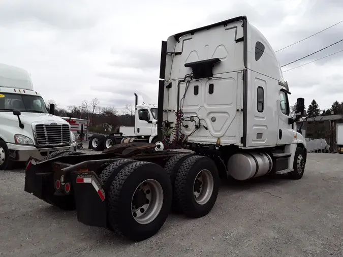 2017 FREIGHTLINER/MERCEDES CASCADIA 125