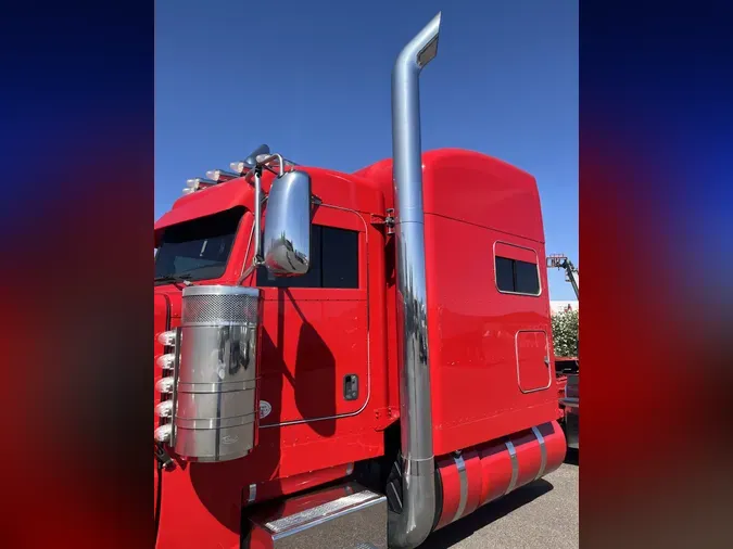 2022 Peterbilt 389
