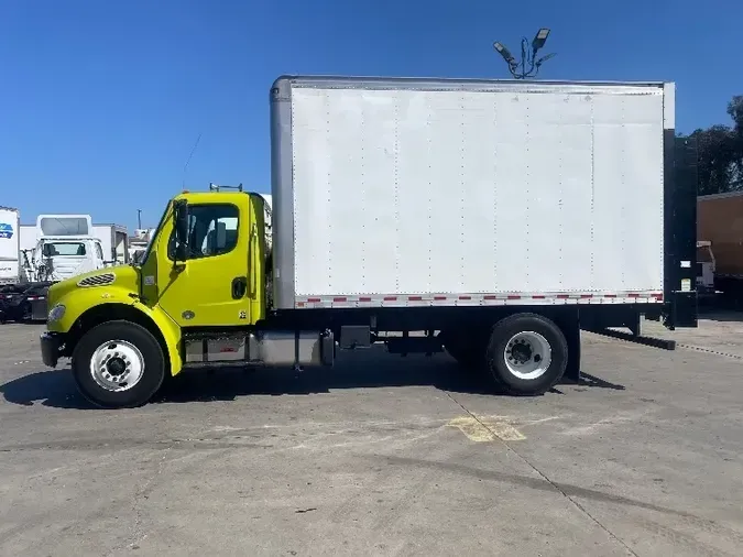 2016 Freightliner M2