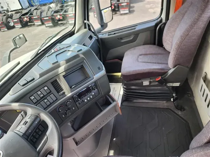 2023 VOLVO VNR64T300759fb02f46152fdabe05900427e9c735