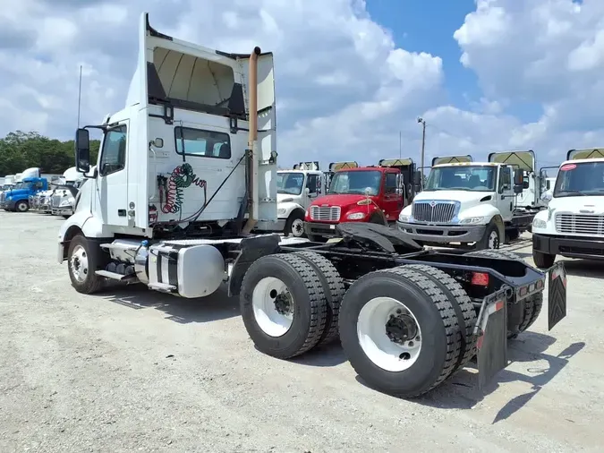 2020 VOLVO VNL64T-300