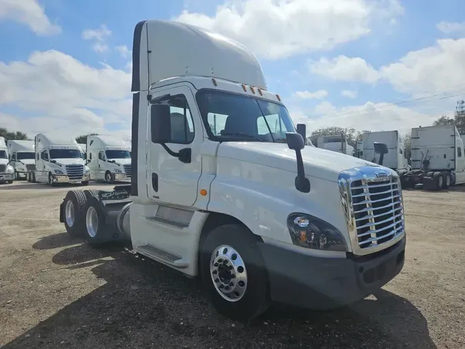 2016 FREIGHTLINER/MERCEDES CASCADIA 12575a91acba57662c374c6967bb4db679f