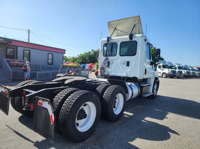 2016 FREIGHTLINER/MERCEDES CASCADIA 125