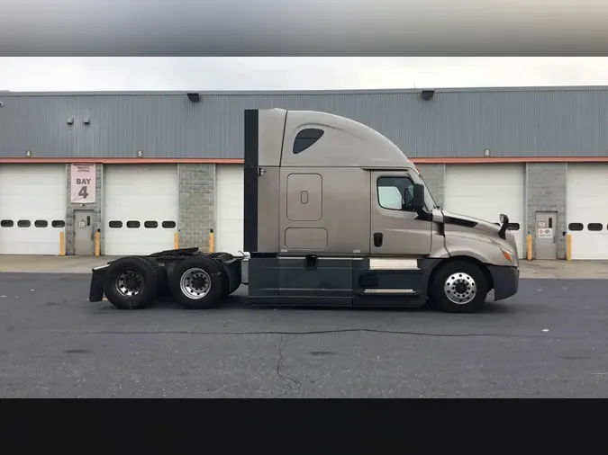 2022 Freightliner Cascadia 12675a95cbe3ca1c12bc78a6269bf360a2d