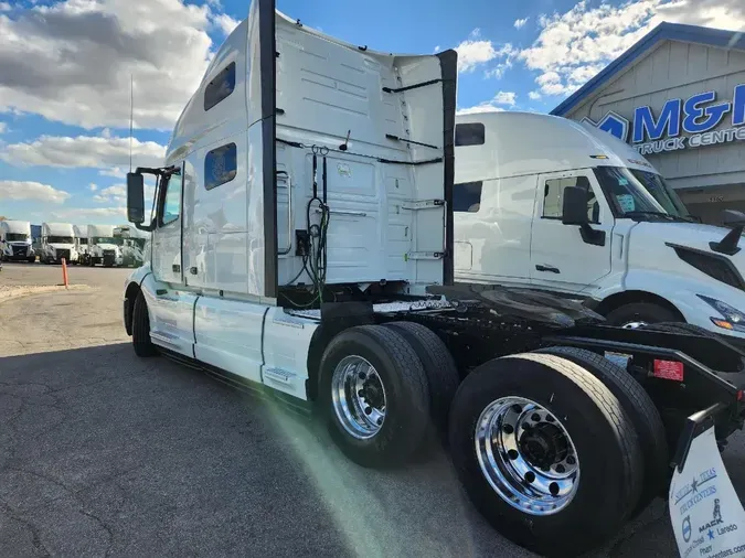 2024 VOLVO VNL64T760