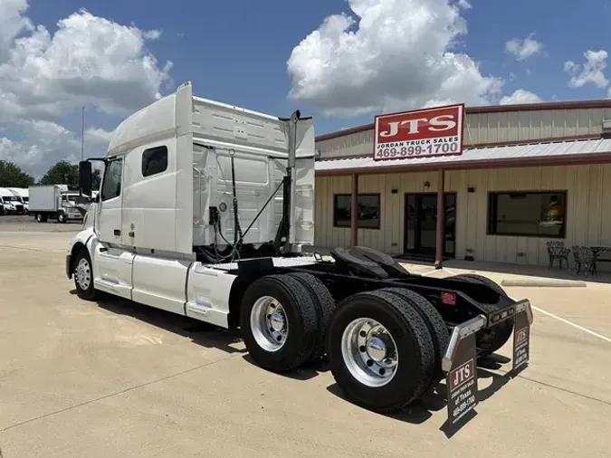 2021 VOLVO VNL64T740