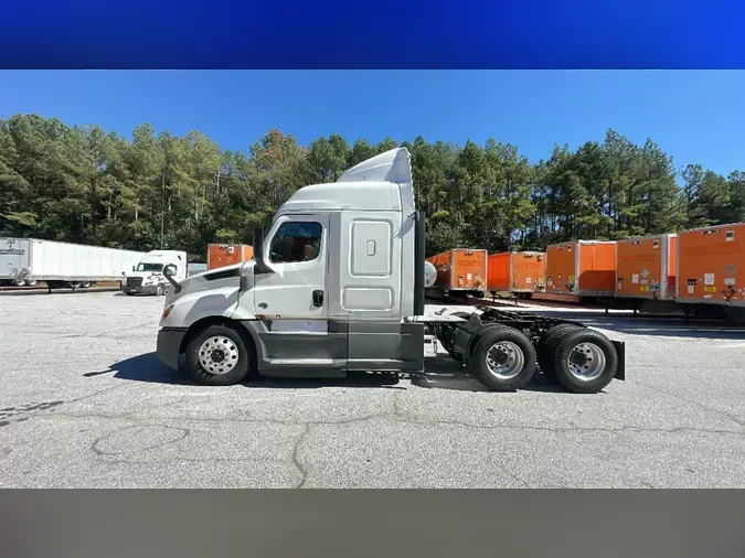 2020 Freightliner Cascadia 126