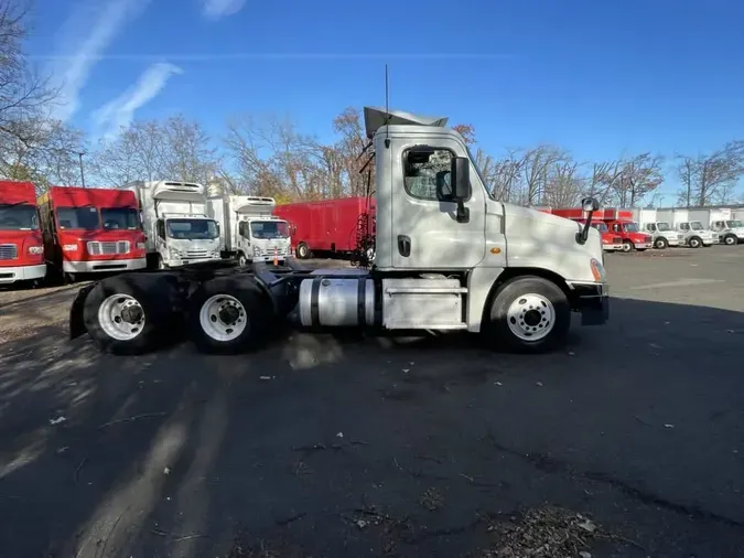 2019 FREIGHTLINER/MERCEDES CASCADIA 12575b7829adbd4d410b816cc27a7bd05a2