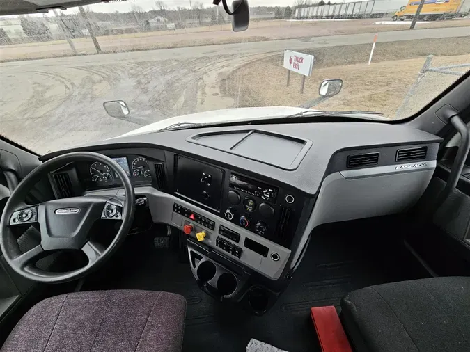 2020 Freightliner New Cascadia