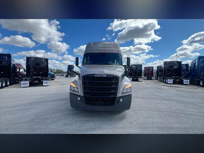 2025 Freightliner Cascadia 126