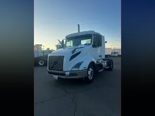 2019 VOLVO VNL42T 300