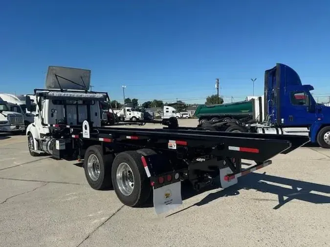 2023 Freightliner Business Class M2 112