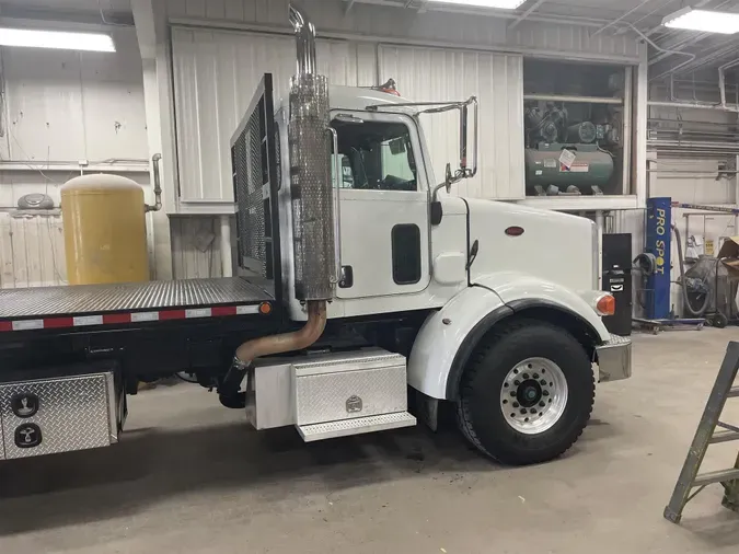 2011 Peterbilt 365