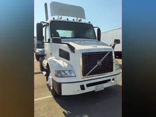 2017 VOLVO VNM42TRACTOR