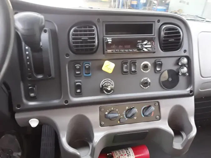 2020 FREIGHTLINER M2 106
