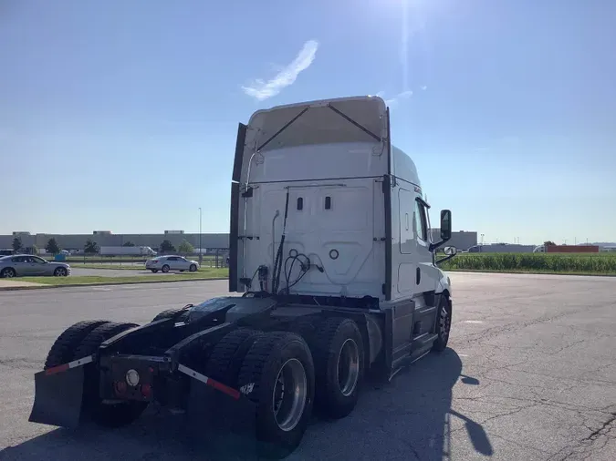 2021 Freightliner Cascadia 12675c0e571b51efcbe5f46055abbc5924b