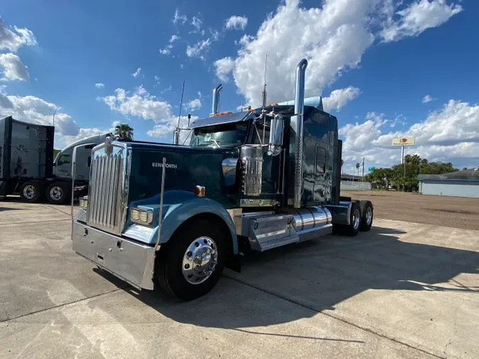 2021 Kenworth W900L