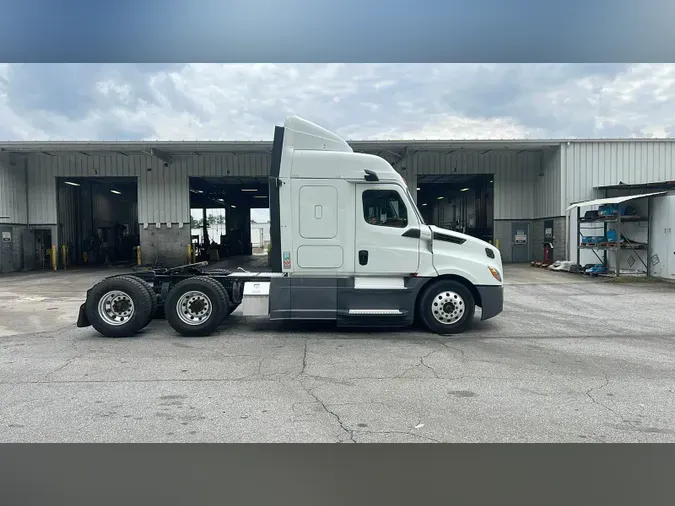 2020 Freightliner Cascadia 126