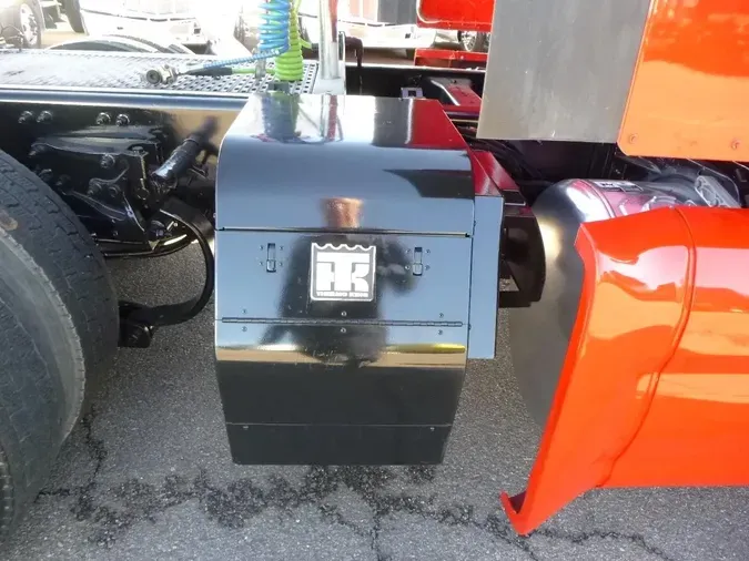 2021 Peterbilt 57975c73f72574dace36fee79ff9028f587