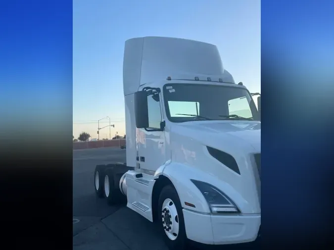 2018 VOLVO VNL64T-300