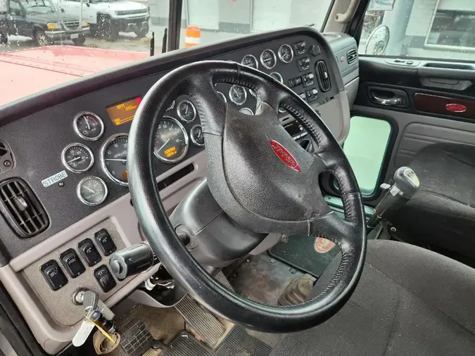 2013 PETERBILT 388