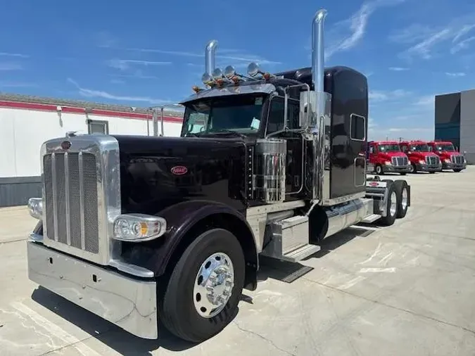 2022 Peterbilt 389