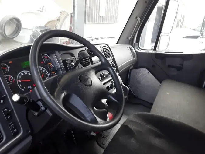 2019 FREIGHTLINER/MERCEDES M2 106