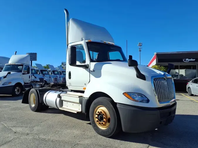 2021 NAVISTAR INTERNATIONAL LT625 DAYCAB S/A