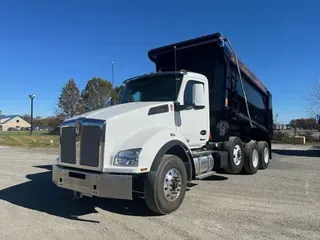 2025 Kenworth T880