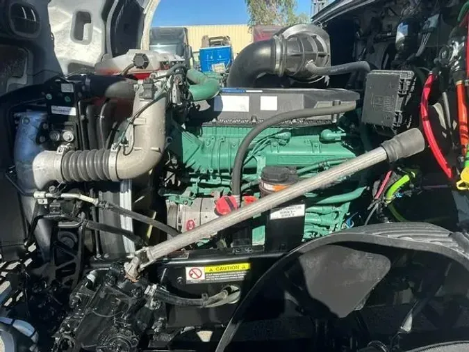 2023 Volvo VNL64T760