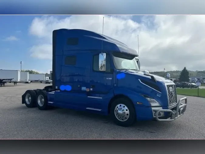 2022 VOLVO VNL64T760