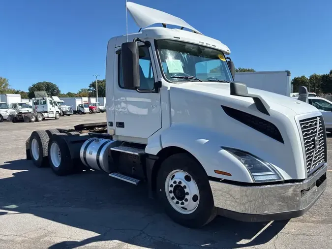 2020 VOLVO VNL64T-30075d8703ce7ba7c7db2d1c3307654f12f