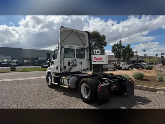2017 FREIGHTLINER/MERCEDES CASCADIA 113