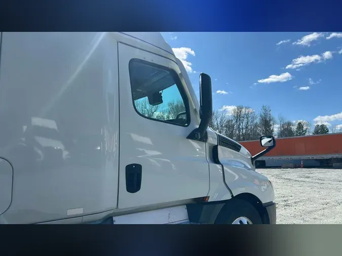 2022 Freightliner Cascadia 126